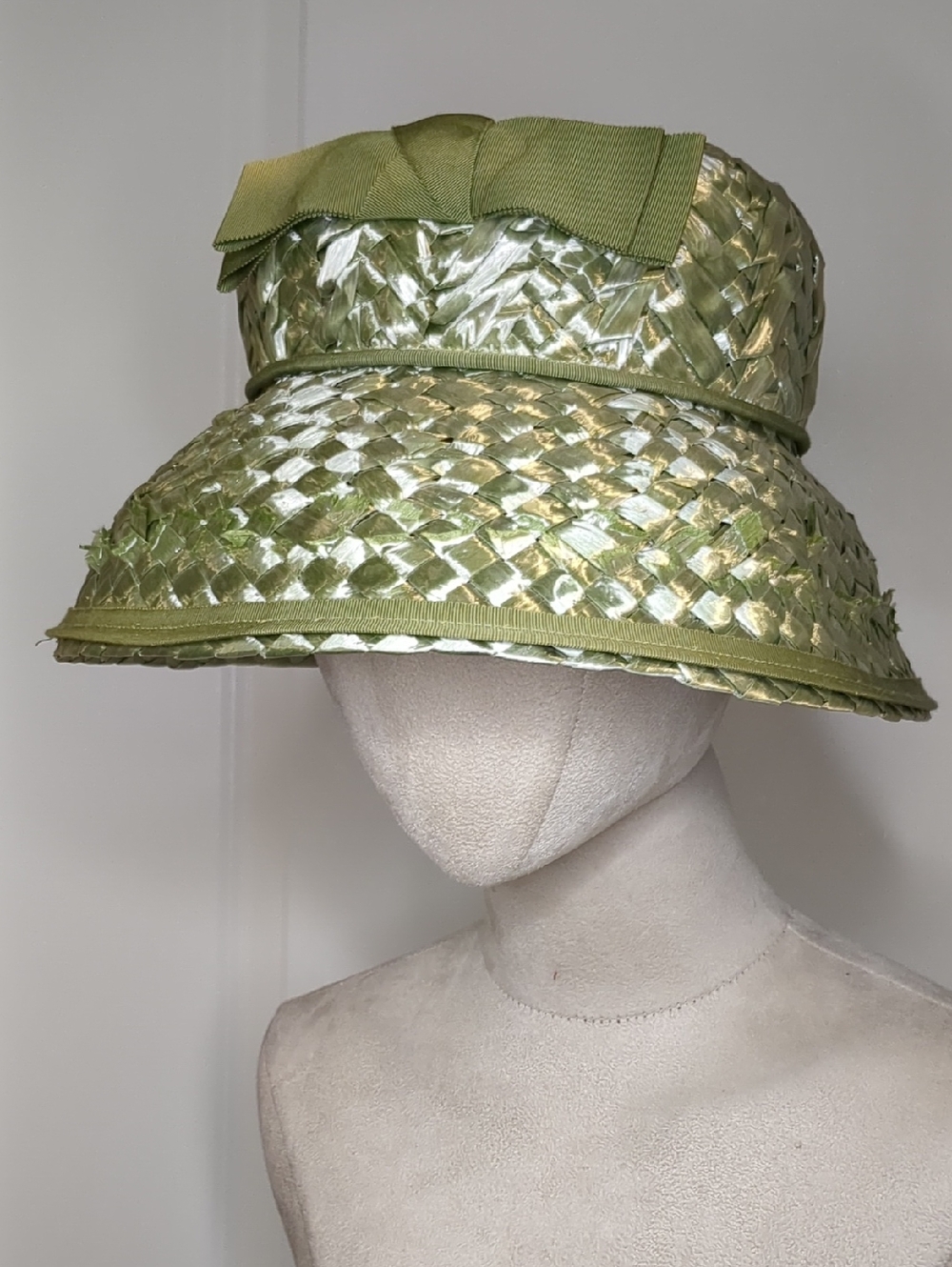 Vintage 50s Pastel Green Summer Hat Woven Cellophane Straw Leslie James